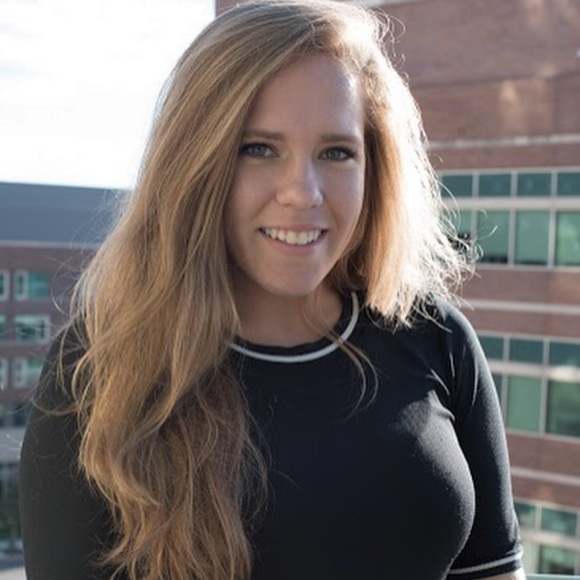 Meet your Posher, Ava - Picture 1 of 1